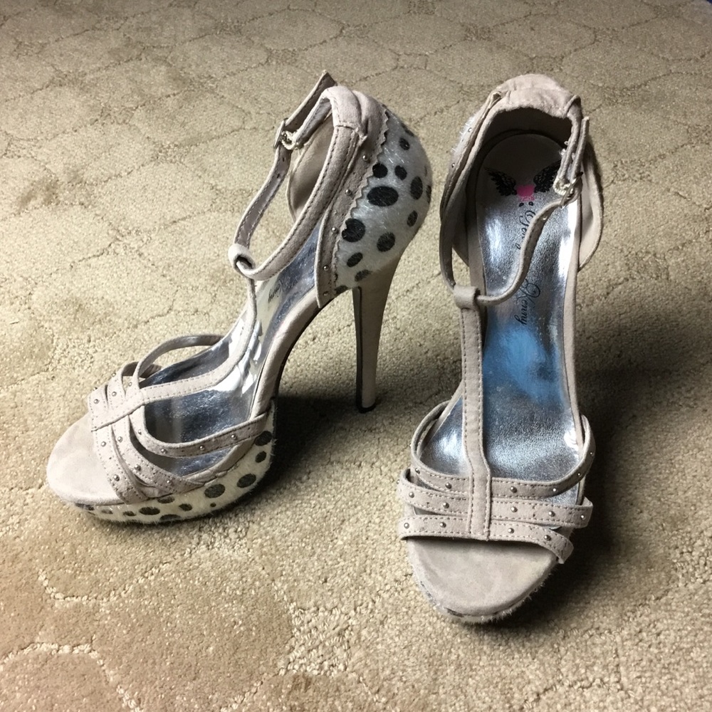 Penny Loves Kenny T-Strap Heels size 9 1/2